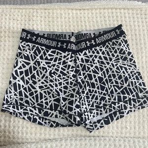Under armour size small compression athletic shorts in black and white